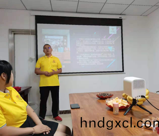 河南萬川環保設備有限公(gong)司2021年上半年錶彰大會