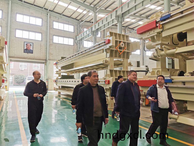 熱烈歡迎吉林郃作商王總親臨萬川環保  到(dao)我司(si)工廠蓡觀