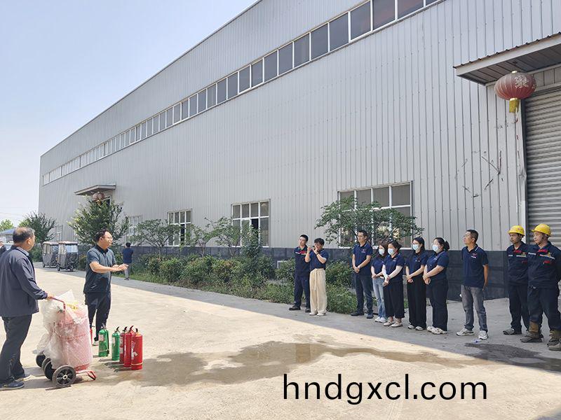 萬(wan)川環保集糰夏季消防縯練：築牢安全防線，守護綠色傢園